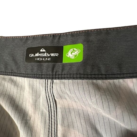Quiksilver Highline ~ Mens Boardshorts ~ size 38 ~ black with leaf print - Picture 7 of 12